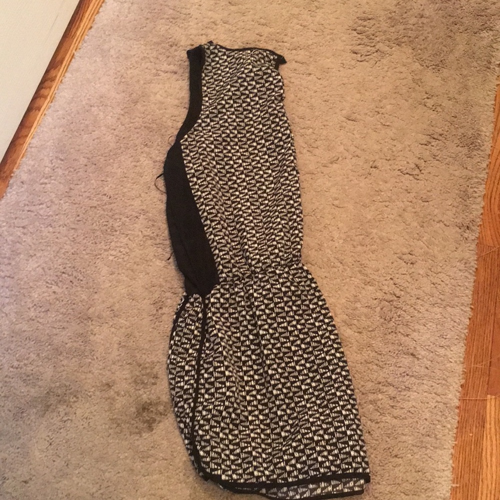 patterned romper - Picture 3 of 3